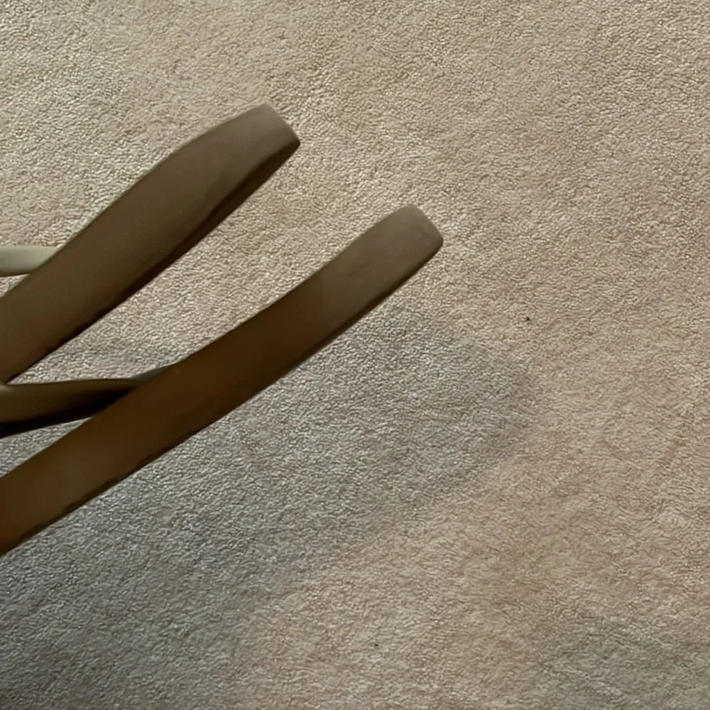 Tory Burch Nude/Tan Thin Flip Flops in size 10